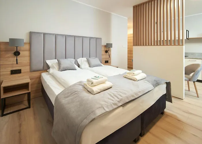 Symphony City Square Aparthotel Lägenhetshotell 3*