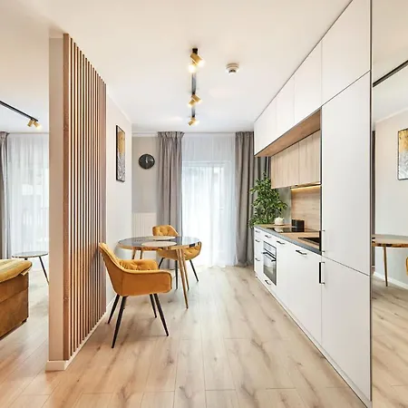 Symphony City Square Aparthotel Lägenhetshotell 3*